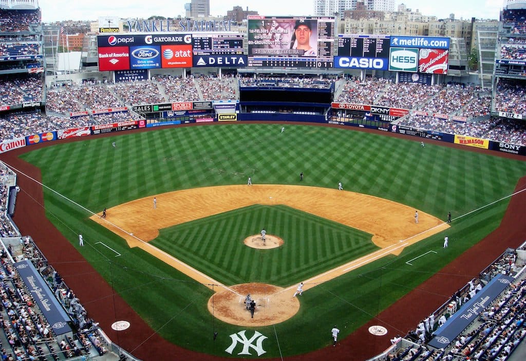 match-baseball-yankee-stadium-new-york